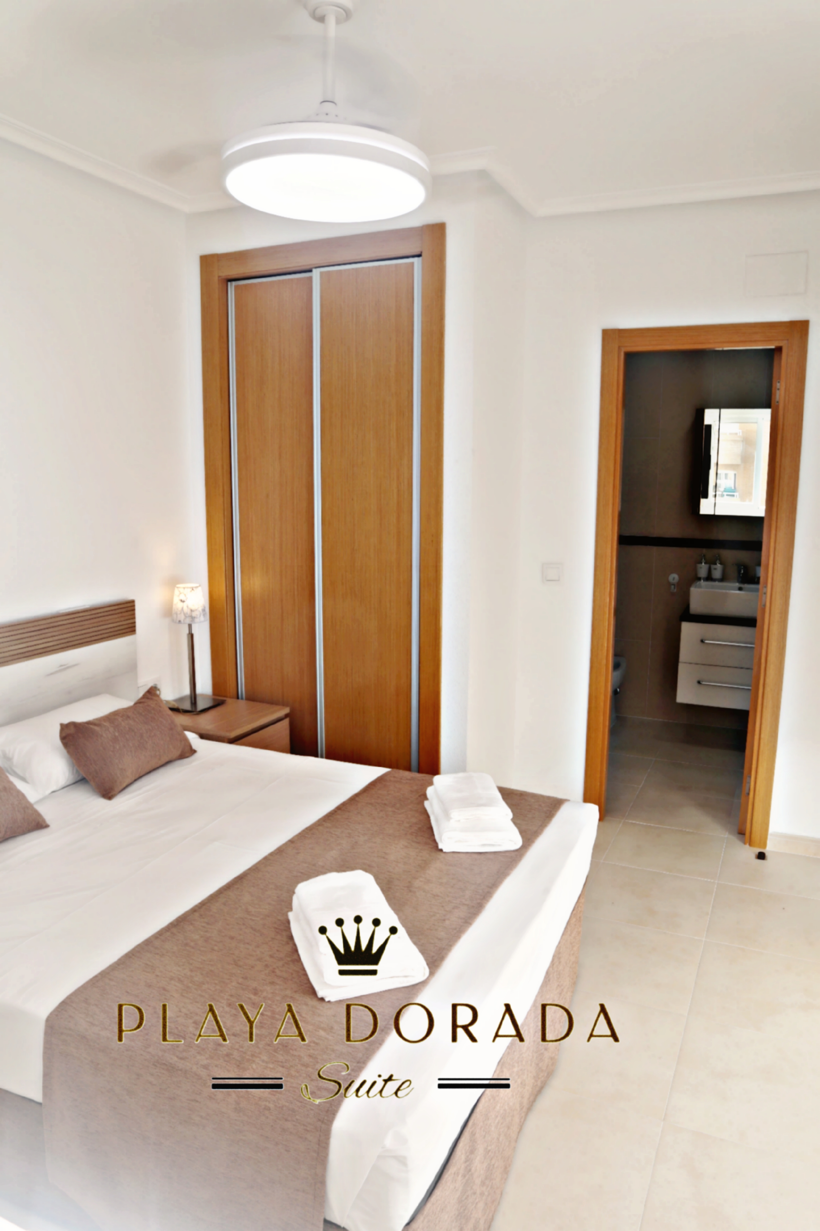 Dormitorio con baño